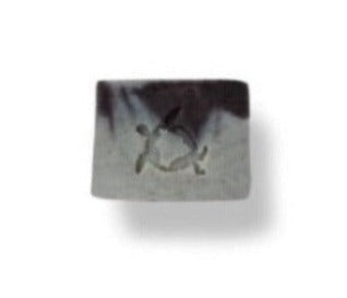 Oluolu mint and Hawaiian cacao soap bar with chocolate pieces for exfoliation