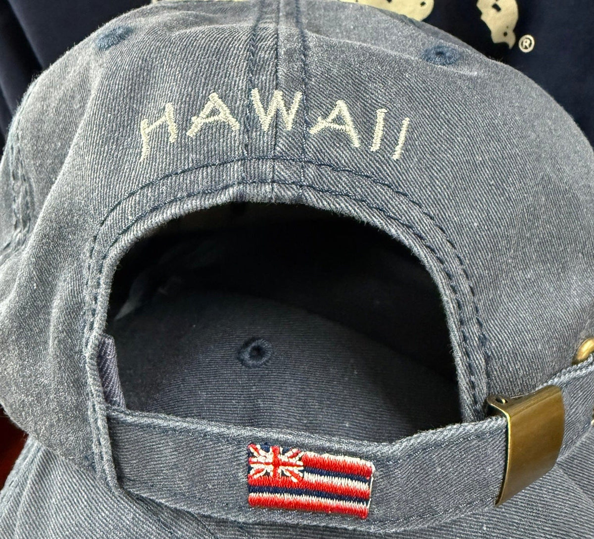 Gray cap with &#39;HAWAII&#39; embroidery and a flag patch on the back.