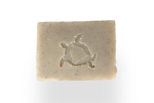 Mauna Ua cinnamon and citrus soap bar with black papaya seed exfoliant